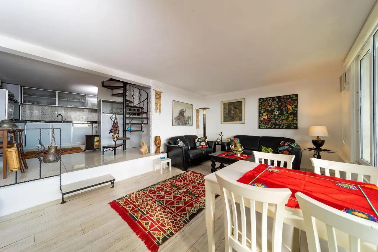 House With Tree Inside Near Sea In Maltepe Villa Istanbul